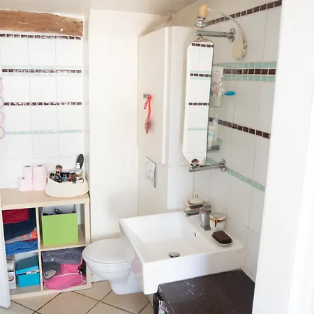 Lovely In The 7th פריז