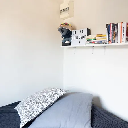 Lovely In The 7th פריז